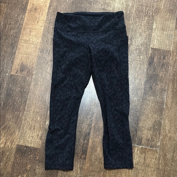 Lululemon cropped black cheetah side pocket leggings - Picture 1 of 5